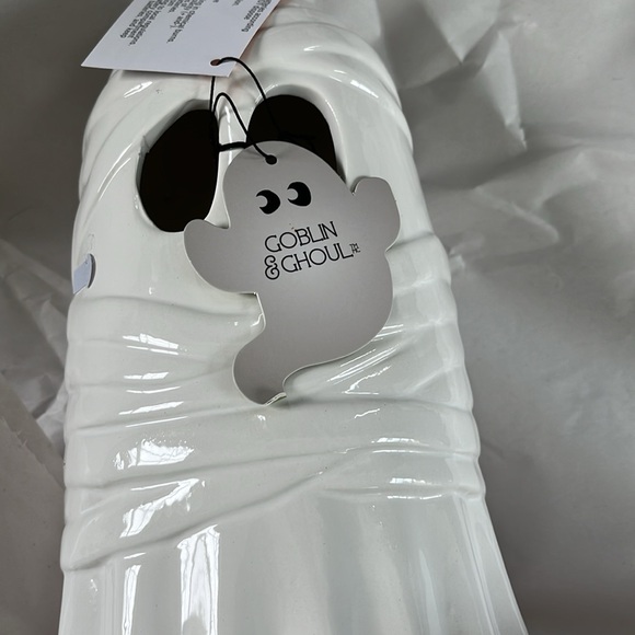 Goblins and ghouls, mommy ghosts, one large one small net great for Halloween - Picture 5 of 5